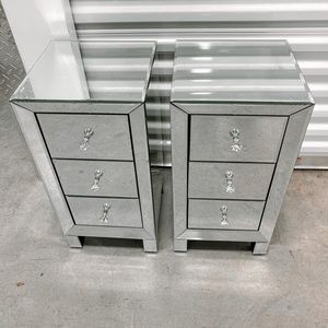 2 Mirrored Nigh Stands